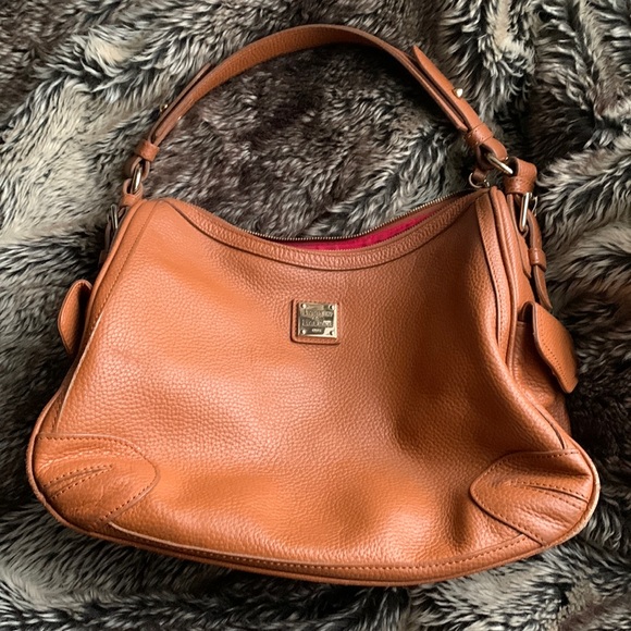 Dooney & Bourke Handbags - ⭐️Host Pick⭐️Dooney & Bourke Camel Brown Shoulder Bag/Purse